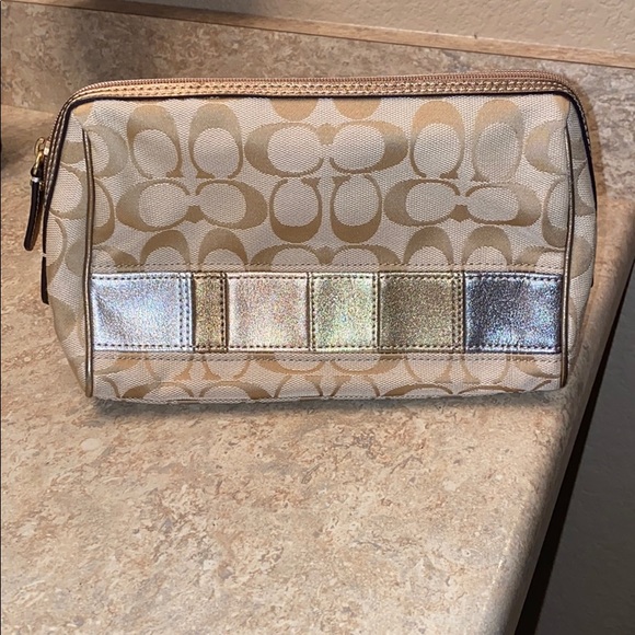 2 fer 1! Coach Patch Cosmetic Bag/Matching wallet